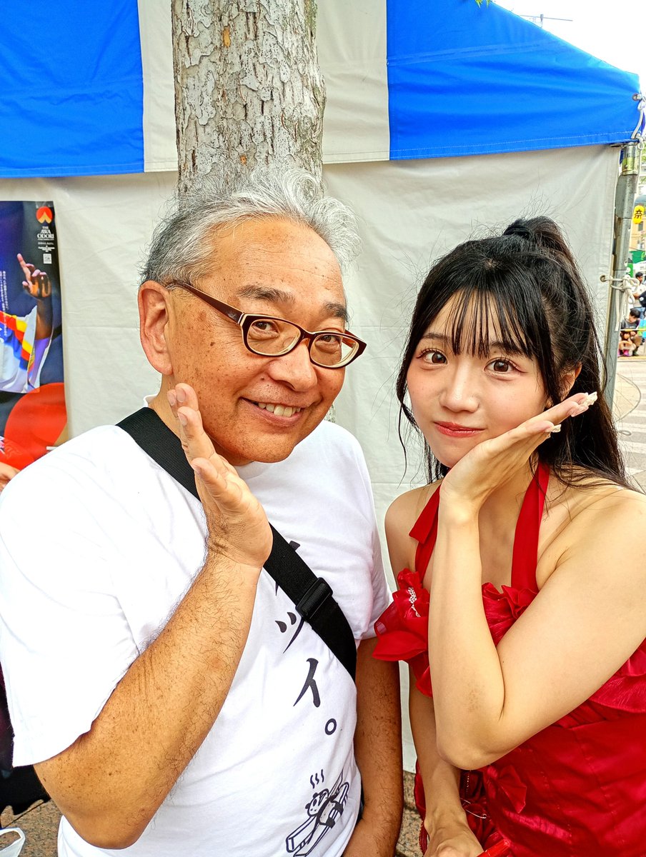 hohosanGPT's tweet photo. 大和阿波おどりFM YAMATOイベントのMASK OF GODDESSちゃんチェキ📸
先週の西永福で大和つながりでお誘いいただきましたので遊びに行ってきました🎶
お天気不安定で雨が心配だったけどライブは問題無し~🌂🎶
ありさちゃんは先週会えなかったので初めまして写メもいただきました!😊
よろしくね!
#MOG https://t.co/uPH6ZdHriZ
