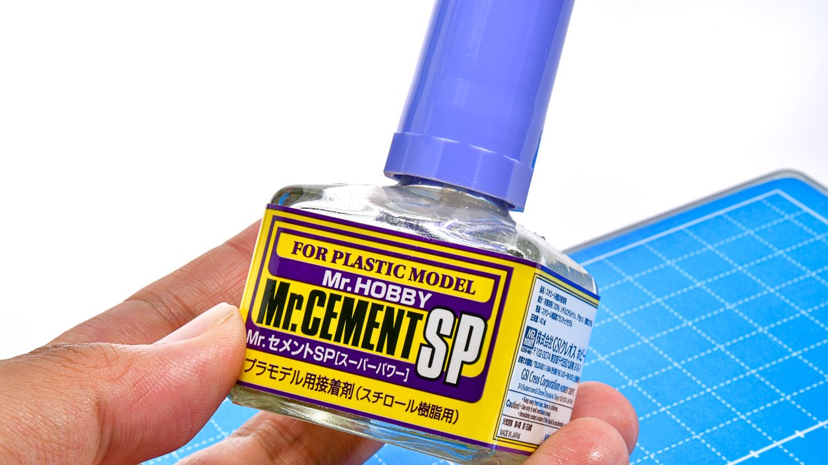 NippperCom's tweet photo. メーカー推奨の使用方法ではないので自己責任になりますが、僕は使えました。気になる方は今すぐレッツ・チャレンジ！！
https://t.co/gt438SZVZ7
夏の自由研究！プラモのデリケートなパーツもピタッと貼れる「ハイグレード流し込み接着剤」を作ってみた！！
#ピックアップ #工具 https://t.co/3U1dUrCIgh