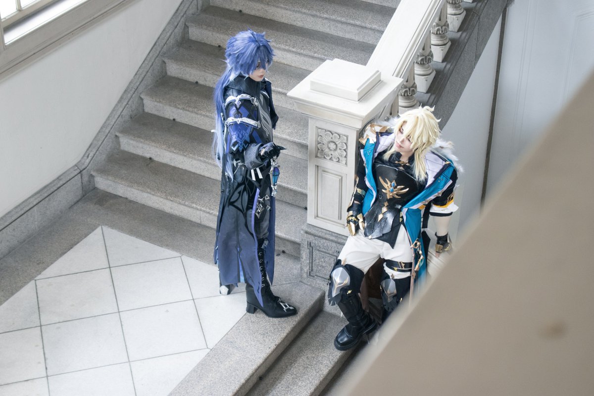 7iKbbo49nFyMb0a's tweet photo. 原神cosplay

▫とある日の兵団本部▫
空気を撫でるような静やかな話し声がする。
(あれ？あれは確かナドクライの…。
挨拶位はした方が…あ、)

▶挨拶をする
▷そのまま通り過ぎる

photo→てるさん(@tadanote11 )
フリンズ🕯→リパ氏(@VFkoshEGQ0CvOCB )
ファルカ🍺→🐤 https://t.co/e260UMlUl6