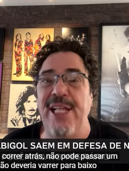 liberta___depre's tweet photo. Walter Casagrande no UOL News Esporte, defende Neymar sobre supostas cobranças aos jogadores jovens do Santos: 'Houve sacanagem com o Neymar; querem fazer dele um vilão'

"Ninguém estava no vestiário. A gente não sabe o que aconteceu. Então, a gente tem que acreditar na palavra daqueles que estão falando. Eu, como ex-jogador, sempre achei que vestiário acontece de tudo. Depois de uma partida ruim, depois de uma vitória, depois de um erro, o jogador sai com a cabeça quente, às vezes cobra demais um companheiro, às vezes sai grito, já teve empurrão no vestiário. O que não pode acontecer é agressão física. Agora, cobrar dentro do vestiário, principalmente logo após um jogo, é coisa normal.

O que o Cuca não pode admitir é que saia do vestiário uma coisa dessa. Isso aí é inadmissível. Você expor um jogador que dentro do vestiário cobrou ou não cobrou, gritou ou não gritou, com um, com dois, com três ou com o time inteiro? Isso daí é querer criar mesmo uma confusão, querer criar uma polêmica.

Eu achei uma sacanagem. Quem fez isso quer prejudicar o Neymar? Quer aumentar a imagem negativa que o Neymar tem nesse momento com a maioria das pessoas? Quer fazer com que o Neymar seja um vilão o tempo todo? Então, tem alguém lá dentro ou algumas pessoas lá dentro que têm interesse de colocar essa situação, de envolver uma polêmica com o Neymar o tempo todo."

Via: @UOLEsporte 

📷Uol / 📷Divulgação