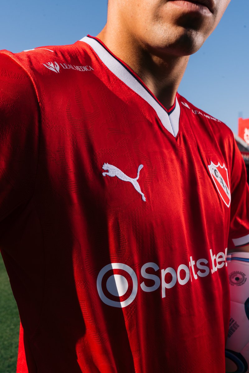 PUMAArgentina's tweet photo. Habían pedido escudo bordado? https://t.co/1JFrqZu4ib