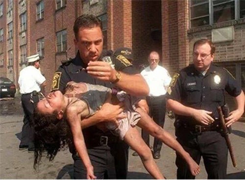 mr_twisted_'s tweet photo. 18 years after a police officer saved her life in a fire when she was 5, she found him again and invited him to her college graduation. https://t.co/IPBPdlNtun