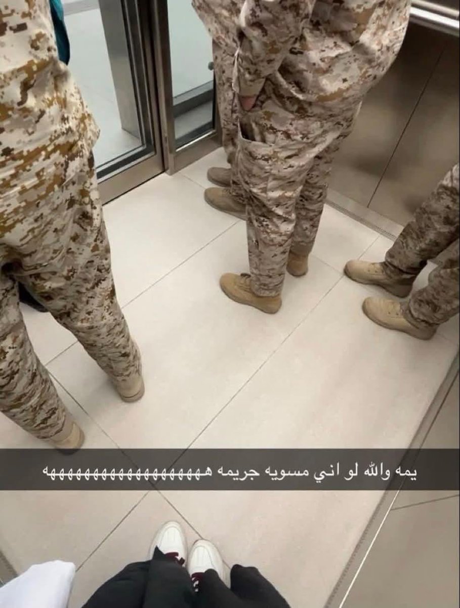 0zzzlll's tweet photo. دقيقه الحين عادي يركبون المصعد مع بنت ؟!!!! https://t.co/qEjtE1lplt