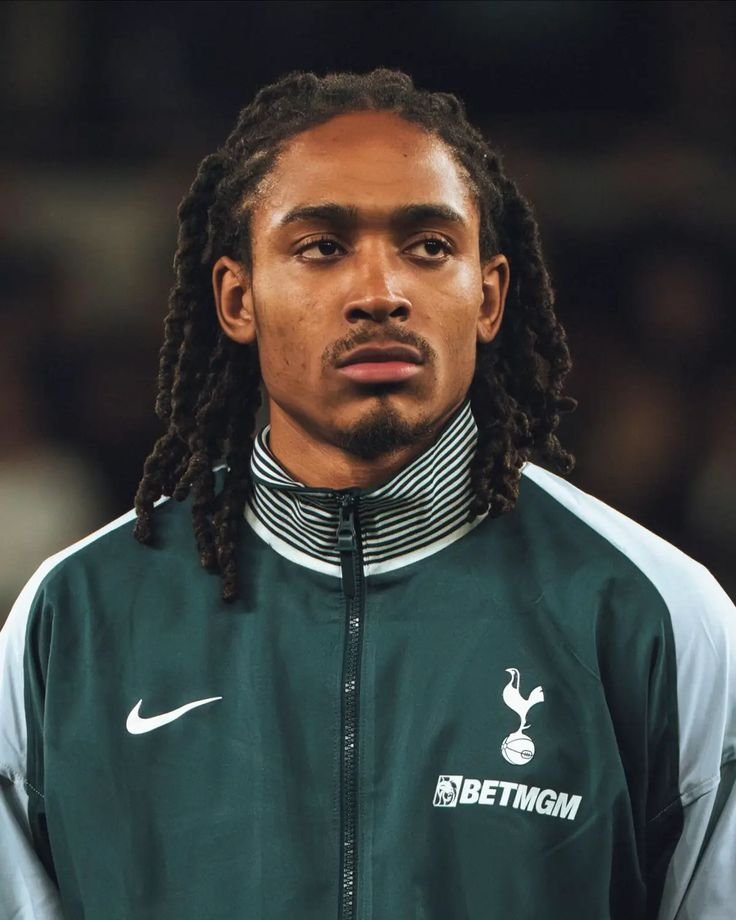 Haitch_LFC's tweet photo. Guys hear me out, he can play both LB
And RB https://t.co/271BuqeHYA