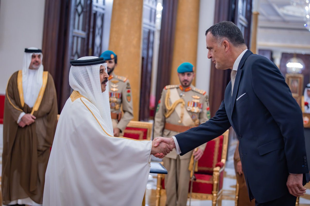 EUAmbGCC's tweet photo. Yesterday, I had the honour of presenting my credentials to His Majesty King Hamad bin Isa Al Khalifa.

The EU and the Kingdom of Bahrain enjoy a strong and close partnership. I look forward to further developing these relations in all fields.🇪🇺🇧🇭 https://t.co/OrN3thfIQP