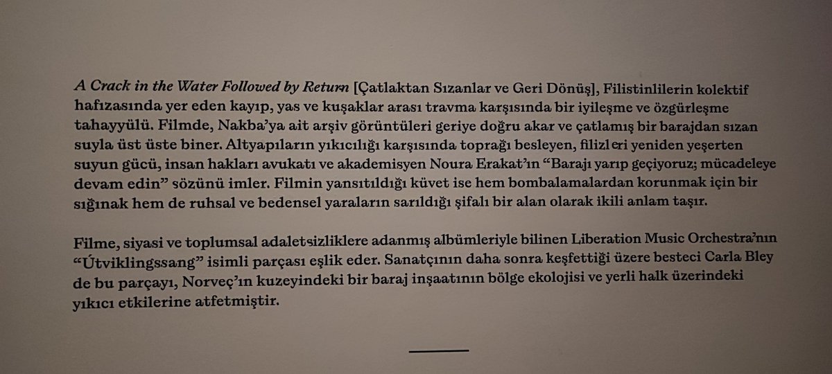 uysalfaruk's tweet photo. Çağdaş sanat her zaman sanat mıdır? Yapılan işe küratörün aşırı anlam yüklemesi... Siz bir şey yapın, biz ona sanat eseri havası verecek, yeniden anlamlandıracak  bir metin yazarız formunda... https://t.co/8svkzoo64w