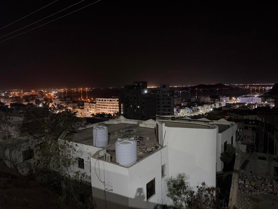 XHNews's tweet photo. In Aden, summer is brutal. Power cuts stretch for hours. Homes turn into ovens. A fan becomes a lifeline. Read more: https://t.co/Kifntwpgxh #LetterFromMideast https://t.co/0dJr9m89Jt