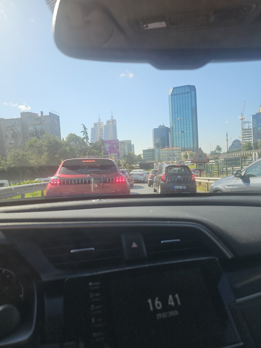 buketsedatalay's tweet photo. umarım amerikada istanbul köprü trafiğini özlemem. https://t.co/X49HYYXpZL