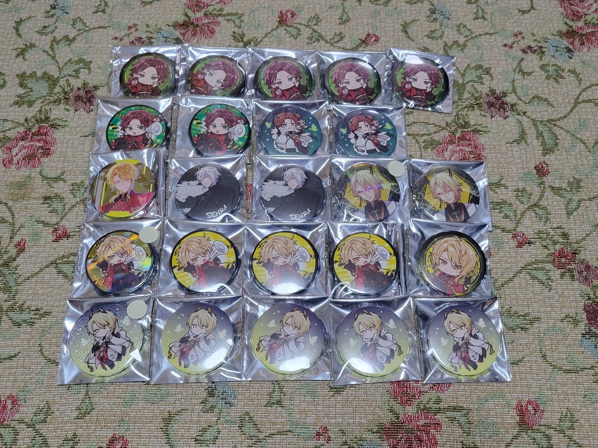 rikka_rei's tweet photo. 【交換譲渡】浦島坂田船  缶バッジ 缶バ 夏ツ 春ツ ハロパ

譲：画像1～4枚目(シール付きホロ)

求：現金(ALT参照)

夏ツ仙台、東京公演でのお手渡しのみ。
(💚わん全公演でも可)
お気軽にご相談ください。
詳細ALT参照

 #浦島坂田船缶バッジ https://t.co/9lhWDSM6nt