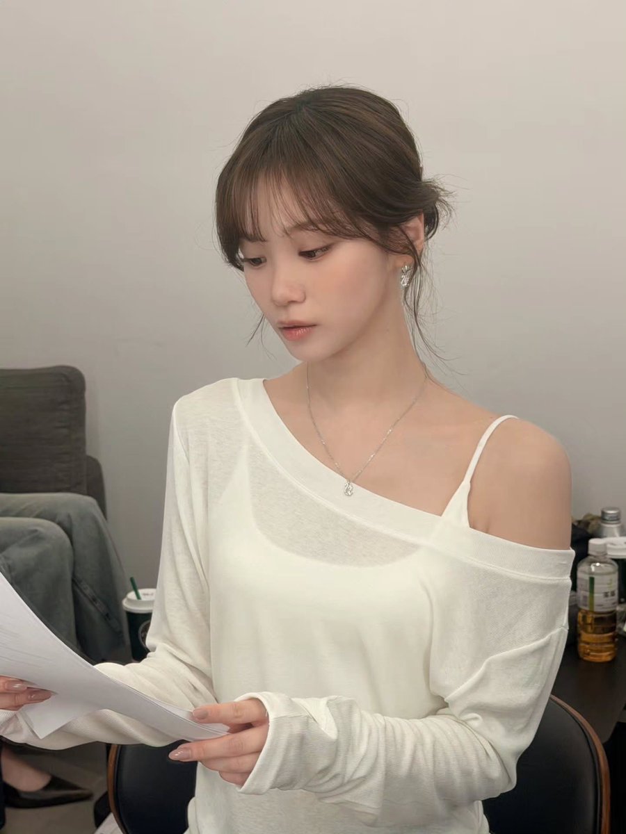onlyCHAEWON_TH's tweet photo. 260729 - IG #_chaechae_1 update 🍀
ในช่วงนี้ ☀️ (4)
#김채원 #CHAEWON #KIMCHAEWON #チェウォン #르세라핌 #LE_SSERAFIM https://t.co/X94ZvJy9eS