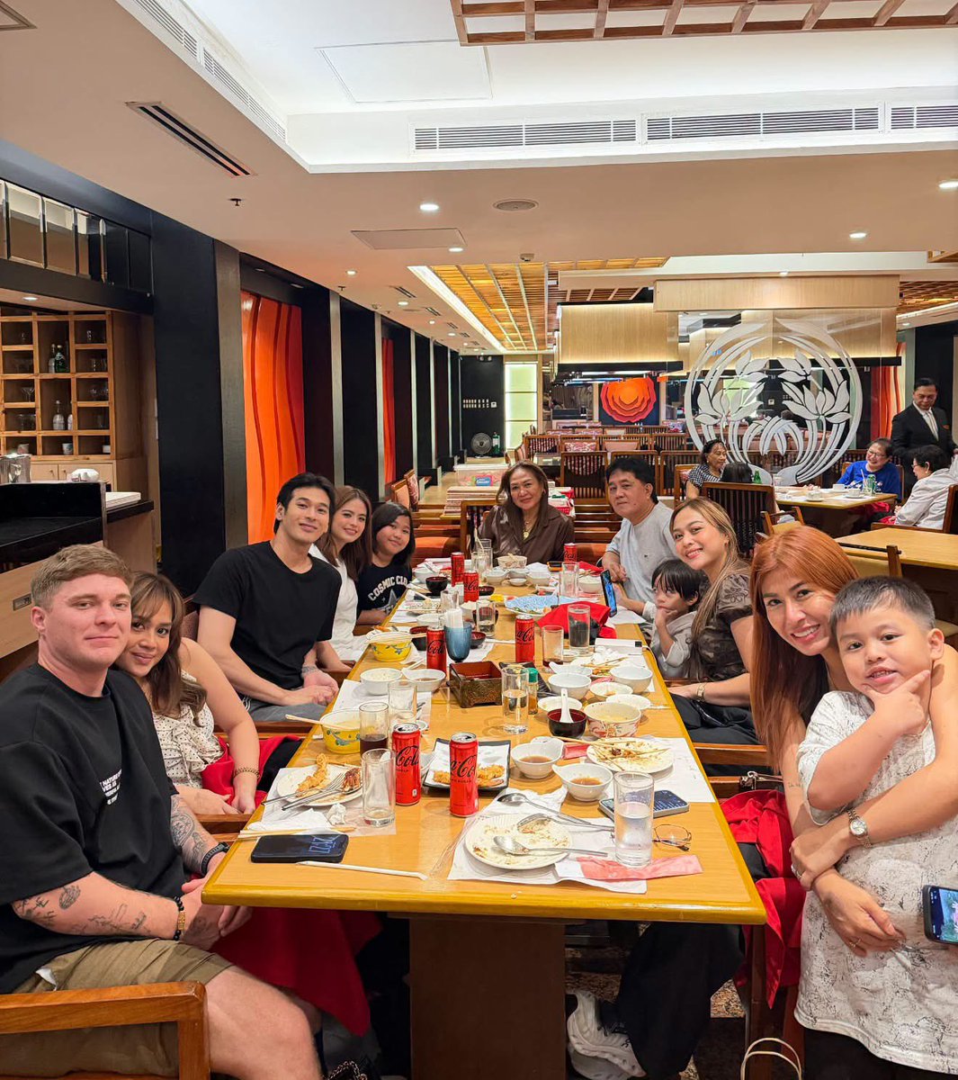 wilbeyourss's tweet photo. “Fam dinner”

BEA PART OF THE ROSALYN FAMILY NOW WE WIN 😫😫😫😫😫😫😫 https://t.co/tROM9nOHt6