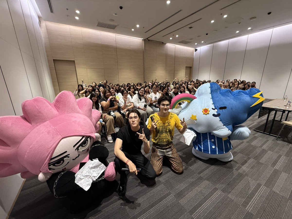 GmmtvShop's tweet photo. สกาย - นานิ - SMYLE - NEONA ขอบคุณทุกคนที่มาร่วมกิจกรรม Fan Sign ของพวกเราในงานมหกรรมนิยายแห่งชาติ 2026 วันนี้น้า

@skywongraveee @Hirunkit_ 
@smyle_GMMTV @neona_GMMTV 

#งานมหกรรมนิยายนานาชาติ2026xSkyNani
#GMMTV https://t.co/Ho8nIdfczs