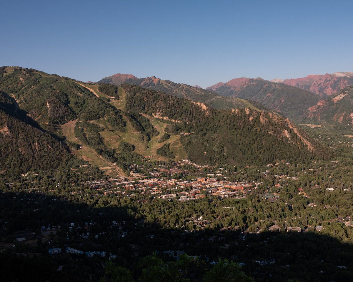 shanelavalette's tweet photo. Ahead of Aspen Art Week, I was commissioned to make photographs for @ArtBasel's latest feature on what makes Aspen one of the art world's favorite summer retreats.

This week, Aspen Art Musuem and Art Basel have come together to present Collector Camp, taking place from July 27 to 31 and bringing together cultural leaders for an intimate program of learning and exchange in Aspen. The gathering also coincides with AIR, Aspen Art Museum’s annual festival, and culminates with the ArtCrush Gala and Auction.

Special thanks to Jeanne-Salomé Rochat, Juliette Amoros, as well as the many kind folks I spent time with in Aspen. I walked about 25,000 steps each day, commuted around using the city's free bikes, and squeezed in an early morning hike up to Smuggler Mountain Overlook for a magical view of the town at sunrise.
