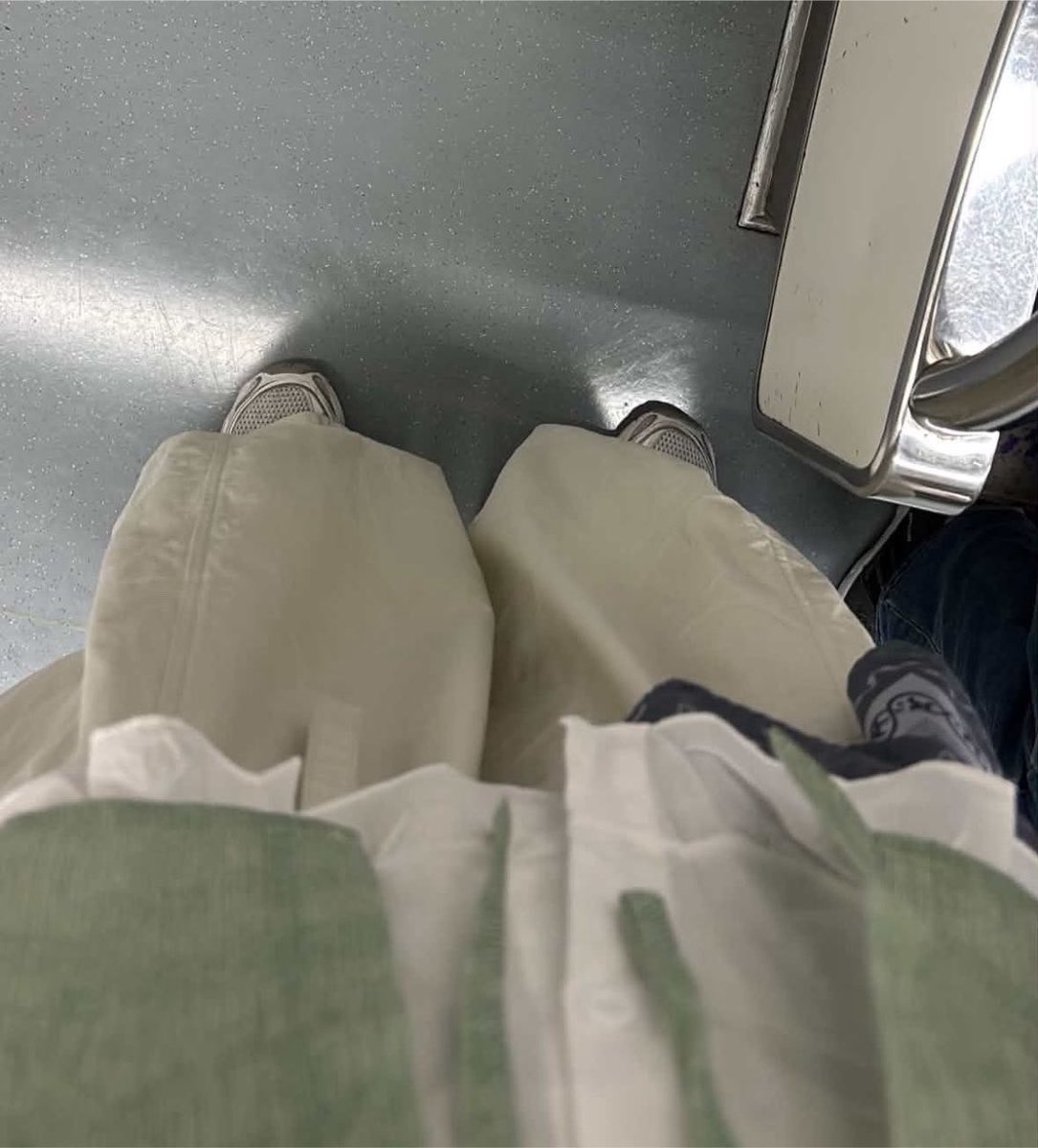 m4lxoe's tweet photo. @bbubbLeehan 자메이카통다리 각이노 ㅋ https://t.co/rgAtbkYZ7r