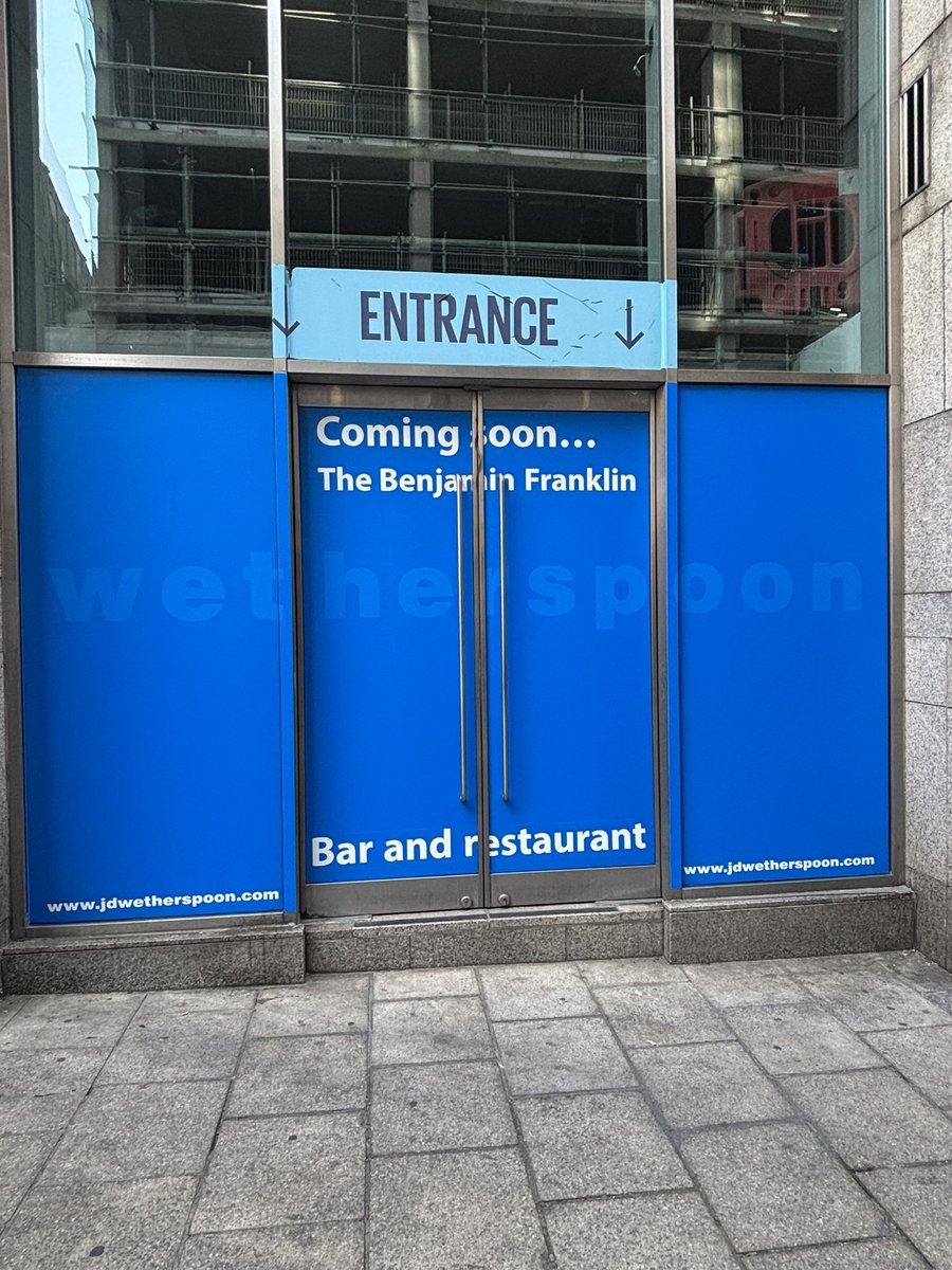 Boycey_Boy's tweet photo. Exciting times! #CharingCross #TrafalgerSquare #Spoons #Wetherspoons https://t.co/pmoNIPCii4