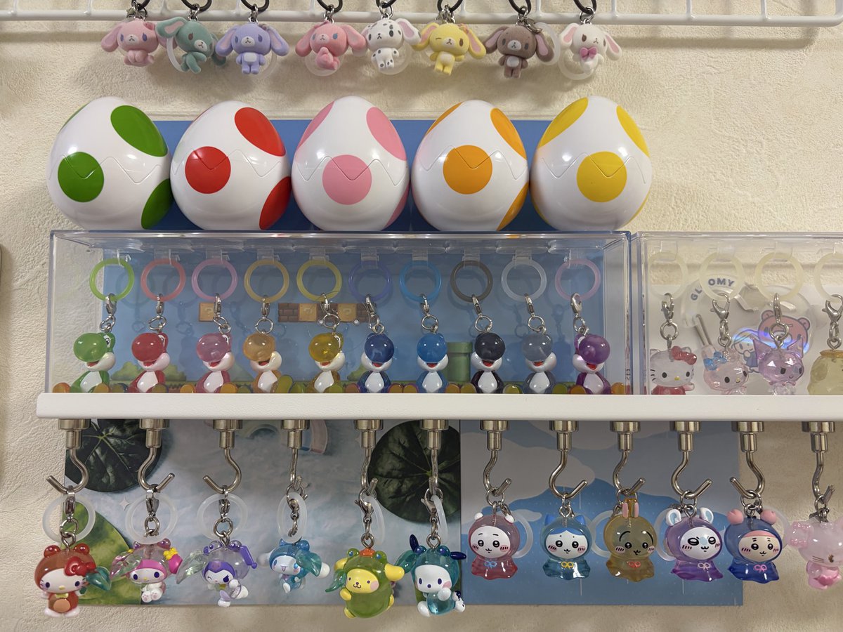 pampkin_78's tweet photo. 新たに背景をつけてみたよ！
あれ、見慣れた背景かな🤭
良いアイデア✨が浮かびました！
これからはこのパターンで行こうかと👍

ガチャ めじるし チャーム アクセサリー 飾りかた https://t.co/nX9t0Y2Myg