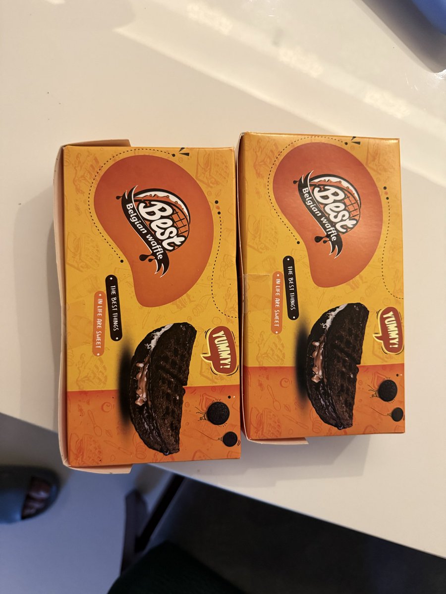 pawansoodin's tweet photo. @harshamjty Is @Swiggy allowing kitchens to copy branding, menu, &amp; even images of brands like @belgianwaffleco, while delivering substandard products that are nothing like advertised?

Selling soggy, low-quality food under misleading listings is a food safety risk. https://t.co/c71zUYZWFR