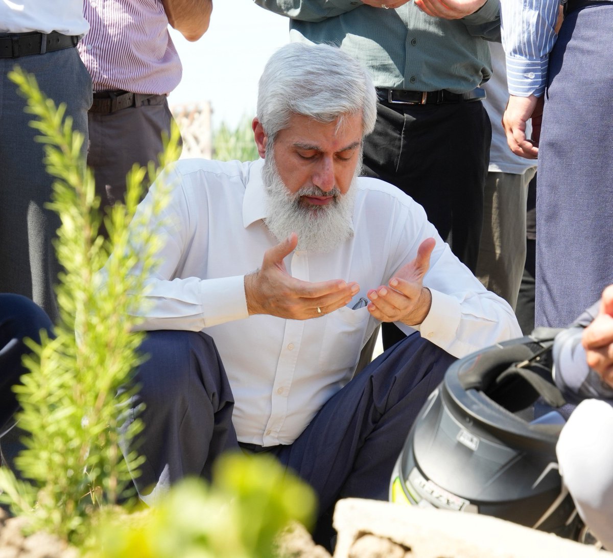 alparslankuytul's tweet photo. Alparslan Kuytul Hocaefendi, vefat eden talebesinin cenazesine katıldı. https://t.co/VuVxnLA5aC