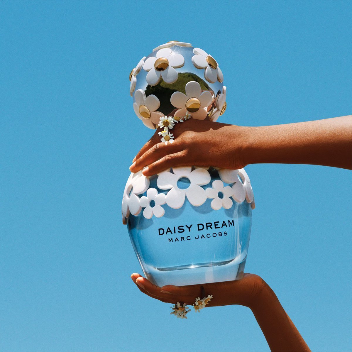 jeffbstore's tweet photo. 🌦️ #jeffbพร้อมส่ง

❄️Marc Jacobs Daisy Dream EDT 30ml.❄️ น้ำหอมกลิ่นแนวดอกไม้ สดชื่น กล่องซีลค่า ( ป้ายเกาหลี ) 

✖️Price : 790฿✖️‼️Sale‼️

📌 พร้อมส่ง 35 ขวด 

☁️ dm สั่งได้เลยค่า ☁️ https://t.co/EJAmJVATcX
