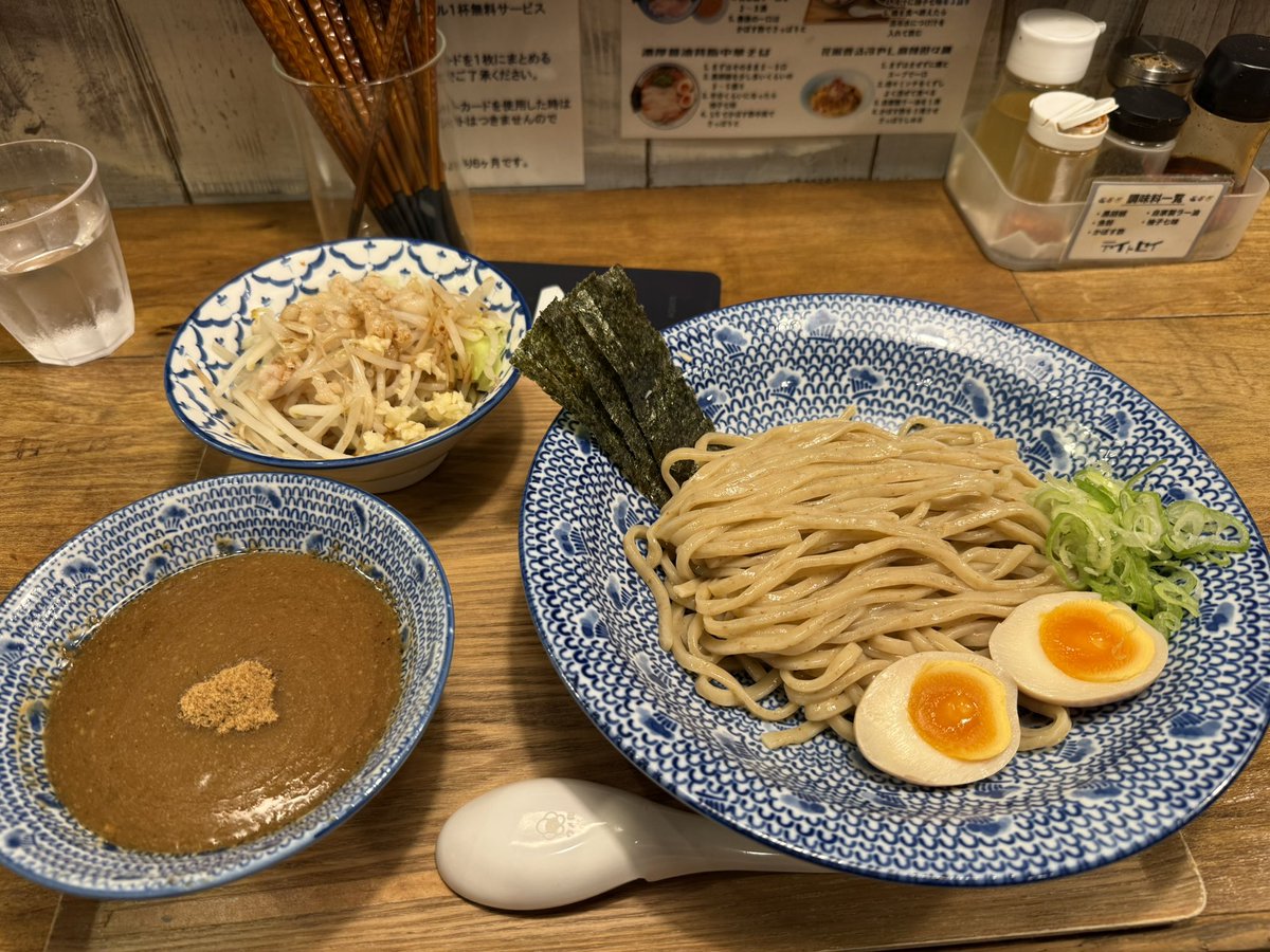 dougahaishin69's tweet photo. 大好きなデイトセイまたまた行ってきたよー(^ ^)
食べても罪悪感のない全粒粉😎
二郎つけ麺が気になって気になって😆
食べてわかったけど、、、
ジローだった笑
今回は大将不在で可愛らしい女の子達が接待してくれました🤩
#デイトセイ #つけ麺 #高田馬場 #全粒粉 https://t.co/00icG0Mnnv