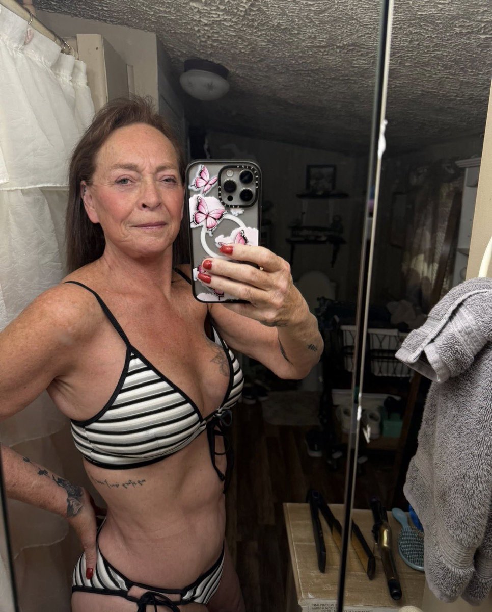 Reverskine_'s tweet photo. Would you eat me after you cum in me ? 

#naughtymom #sexy #sexysenior #over50 https://t.co/xagI9V2PxO