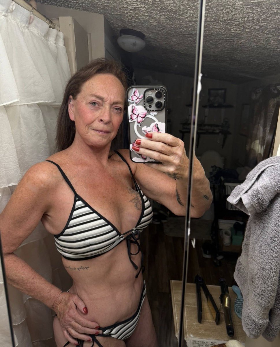 Reverskine_'s tweet photo. Would you eat me after you cum in me ? 

#naughtymom #sexy #sexysenior #over50 https://t.co/xagI9V2PxO