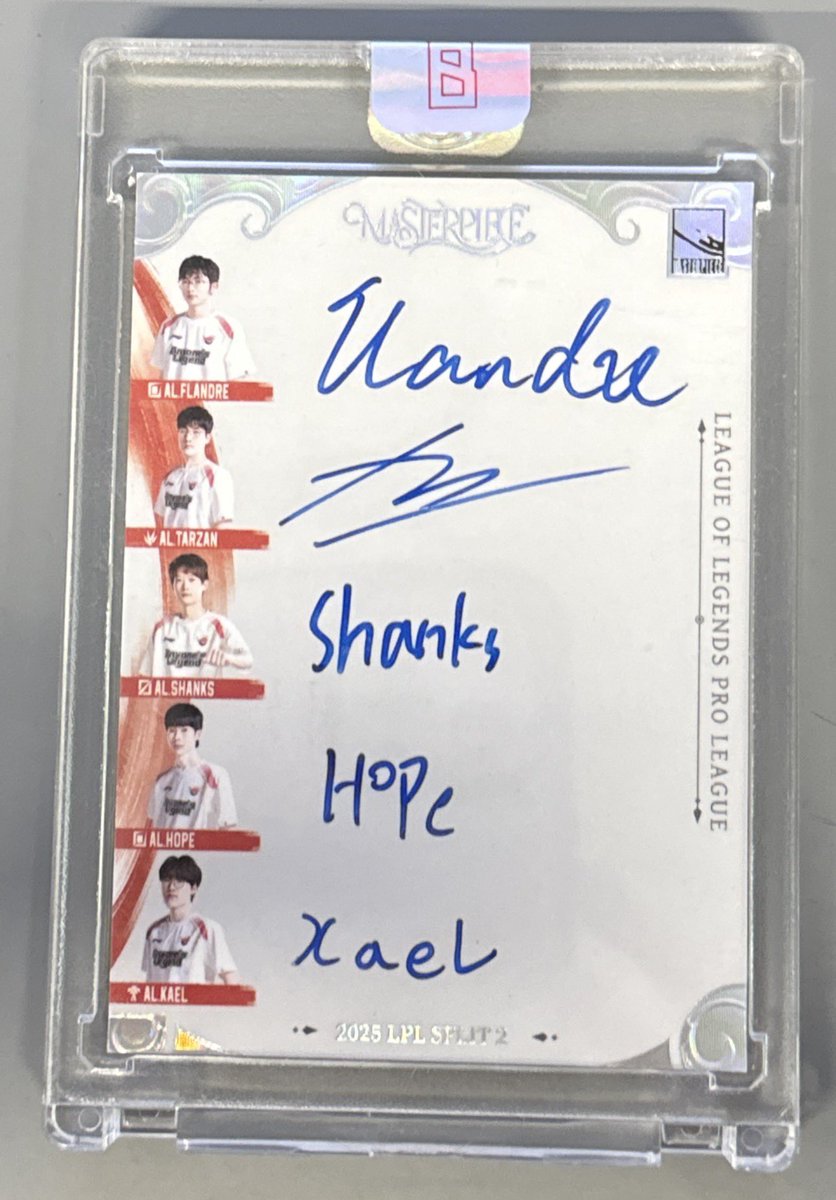 MuffinCards's tweet photo. My grail piece got a little less cool w/the departure of Flandre. 

However this is still the team who got me interested in League and I will always be #TeamPanda no matter what 🤝 https://t.co/2WLOQydfAF