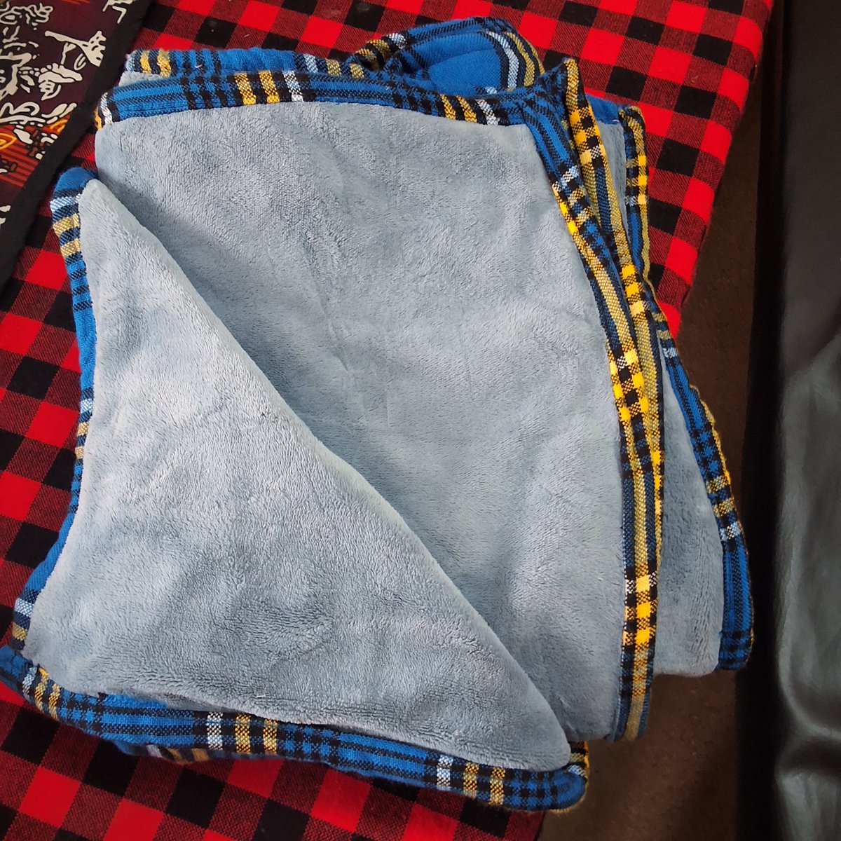 LivingPosKenya's tweet photo. This fleece-lined Maasai shuka is soft on inside,bold on the outside. Perfect for cold nights, Netflix and Sunday  naps 🥰 DM for orders https://t.co/MCU0FnhfD6