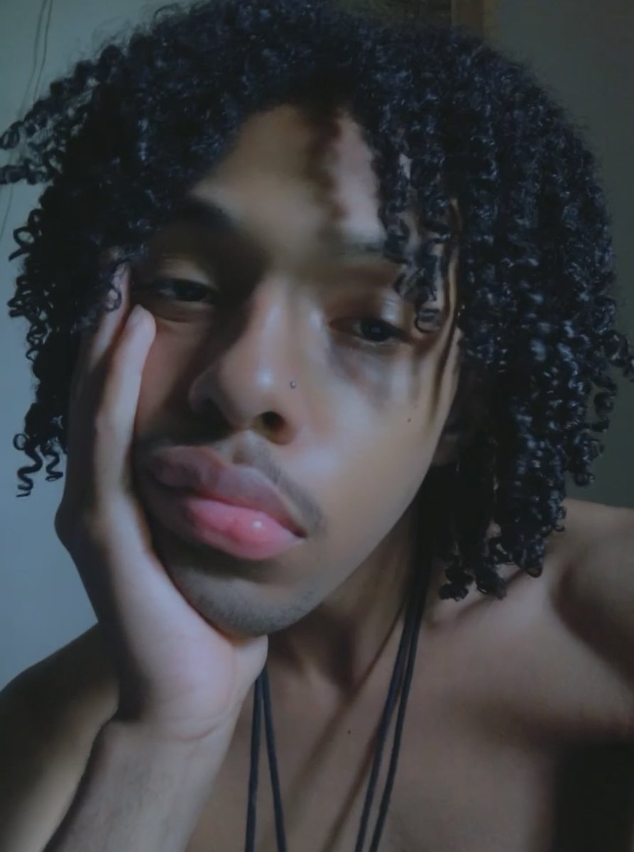 SoulFarren's tweet photo. I’ve never posted me pre transition versus now but yeah #trans #ts #queer #lgbtqia #tgirl https://t.co/rSleoCSkuq