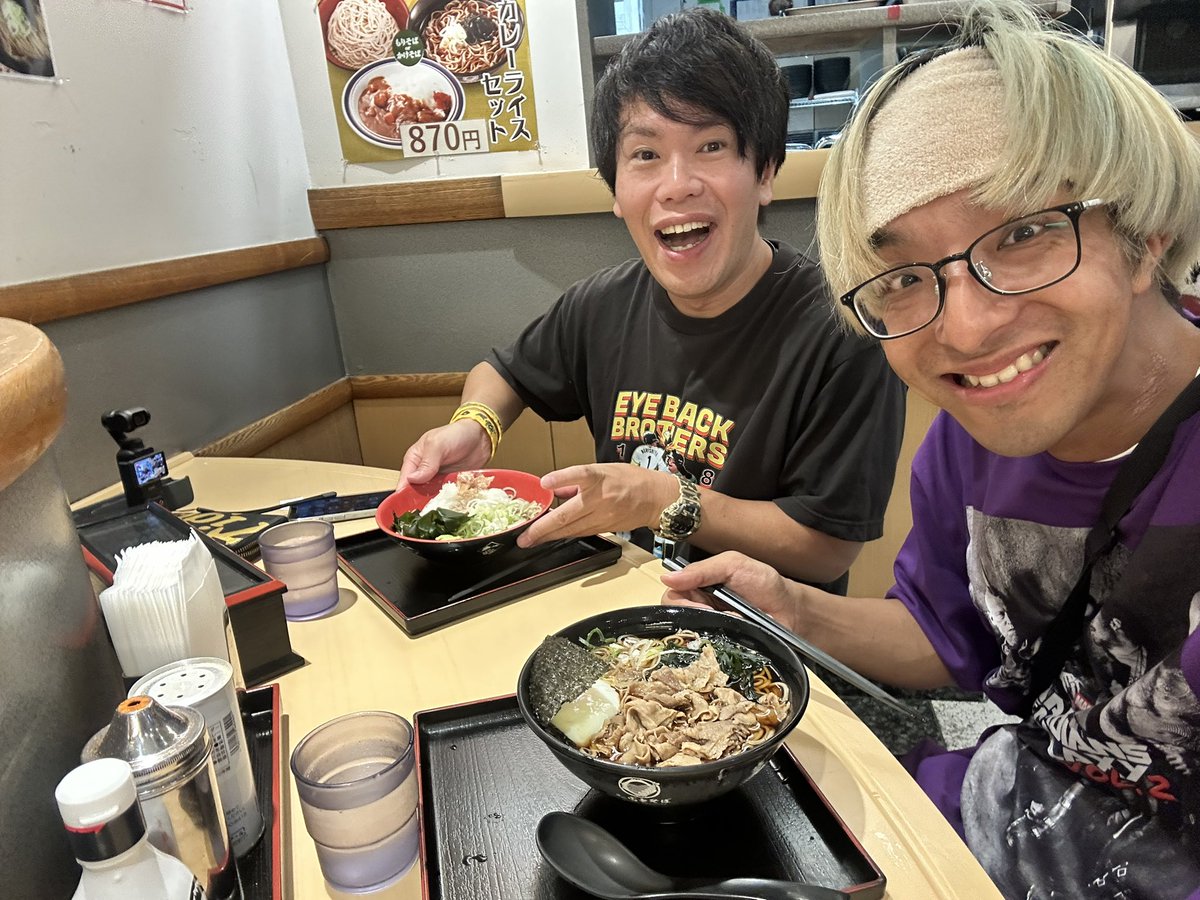 teruDT's tweet photo. マナブ兄さんと東京inオールスター戦楽しく観戦して来ました🐯🐯セリーグは負けてしまいましたがマナブさんが清宮選手ホームランゲットして僕まで嬉しすぎました
現地で声かけてくれたみなさんありがとうございます！😀
二日目は富士そば食べたりもんじゃ食べて楽しすぎた😁
＃マイナビオールスター https://t.co/hJw1dXKy8k