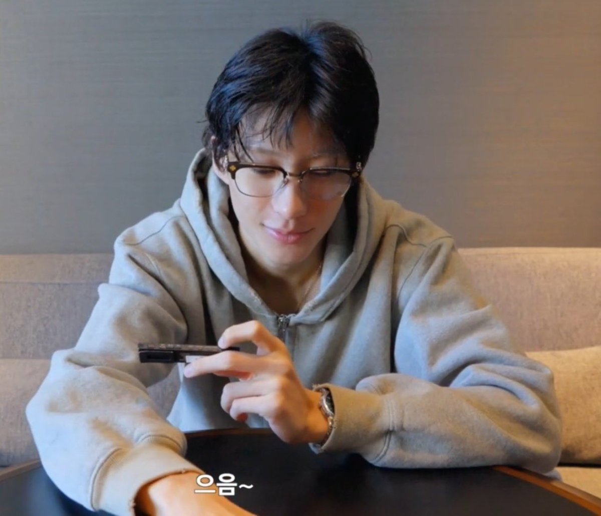 wontonaegi's tweet photo. 👓 https://t.co/WoyKBR3S54