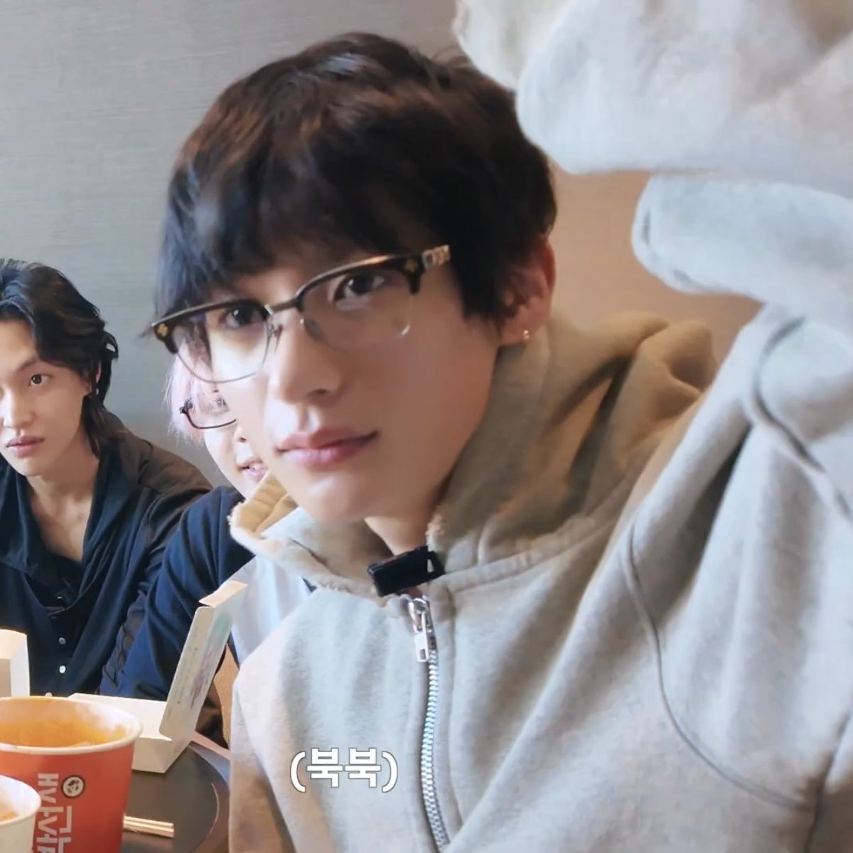 wontonaegi's tweet photo. 👓 https://t.co/WoyKBR3S54