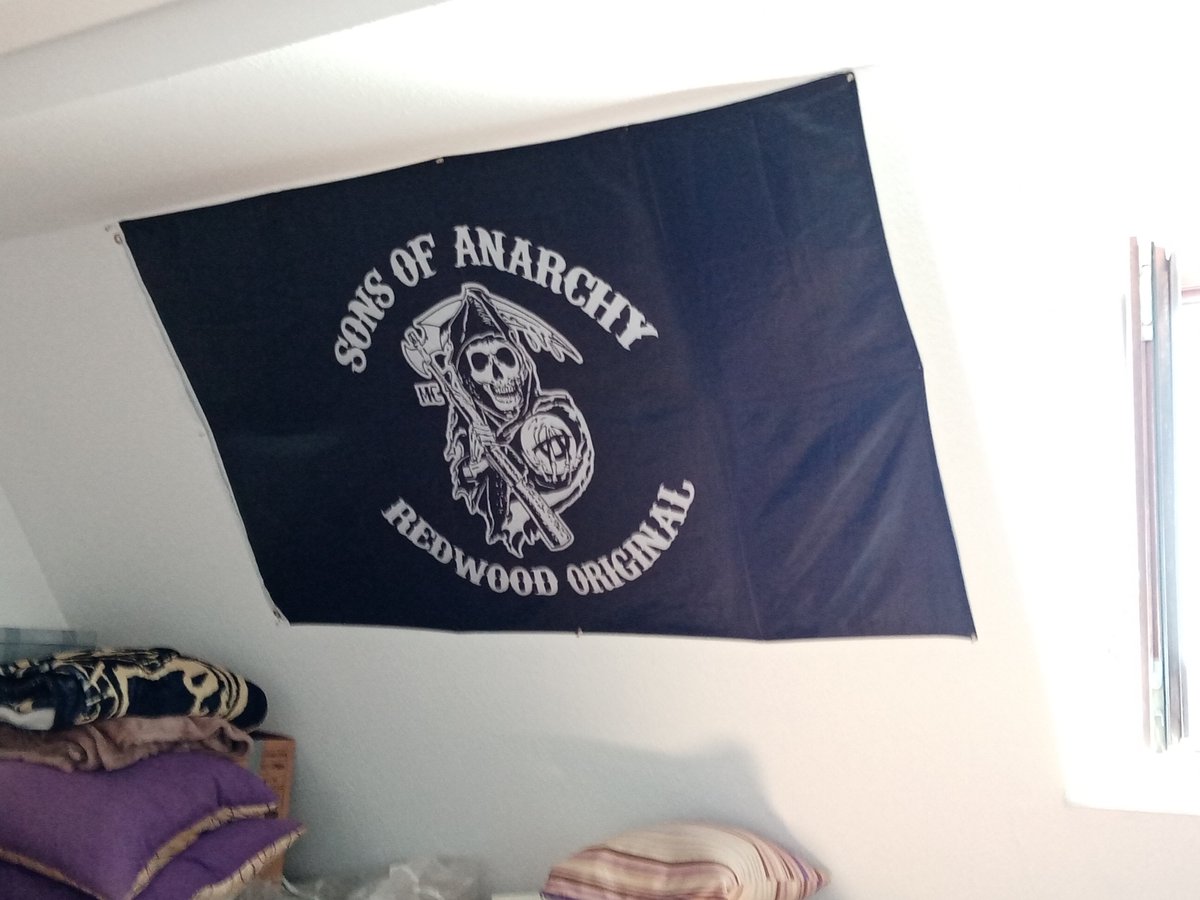 STERNI_NMB's tweet photo. So, die wichtigste Deko hΓ€ngt schonmal. Es ist eben erst ein Zuhause, wenn der Sensenmann seinen Platz gefunden hat.
#SterniZiehtUm
#SterniRichtetEin
#SonsOfAnarchy
#RedwoodOriginal
#ReaperCrew
#SOA #SAMCRO https://t.co/FJHj7QG2j2