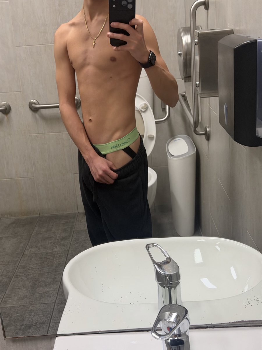 Mickmyn's tweet photo. Got some new jockstraps 😛
💚Green version💚

#gym #bi #mIm #gay #GayTwitter #GayMen #LGBTQ #GayModel #GayBoys #GayLife #GayThirstTrap #MaleModel #InstaGay #GaySelfie #GayFit #Twink
#dl #baited #baitedboys #GayBoy https://t.co/3Q3L99W4k3