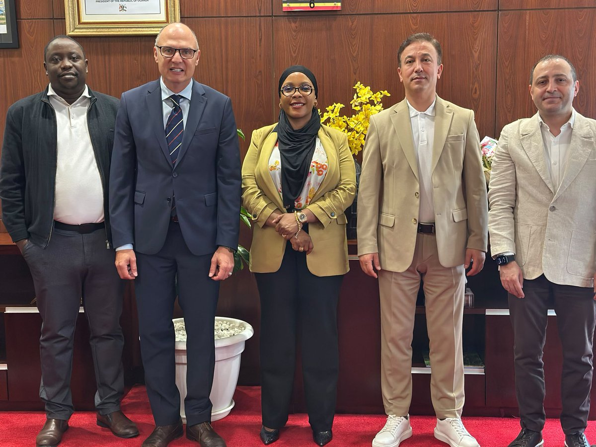 bwarumuri's tweet photo. A delegation including Bora Lubricants, manufacturing industrial oils, transformer oils, hydraulic oils, engine oils, greases and coolants, as well as Arken Power Solutions meet Hon @AminahMukalazi today to reaffirm Uganda's growing appeal as a destination for value-addition. https://t.co/qLmmWOsYm9