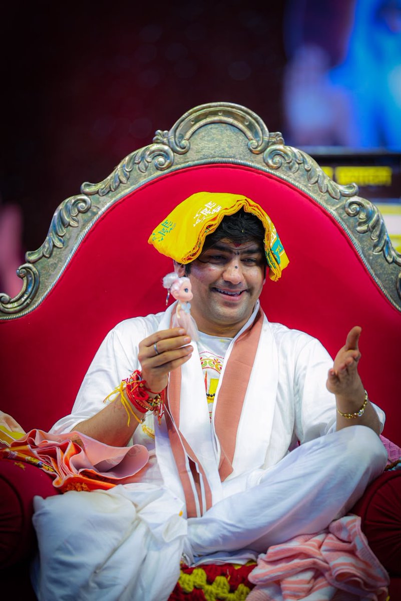 bageshwardham's tweet photo. एक झलक में भक्तों का मन मोह लेने वाली पूज्य सरकार की छवि... https://t.co/hPOkbSlXD3