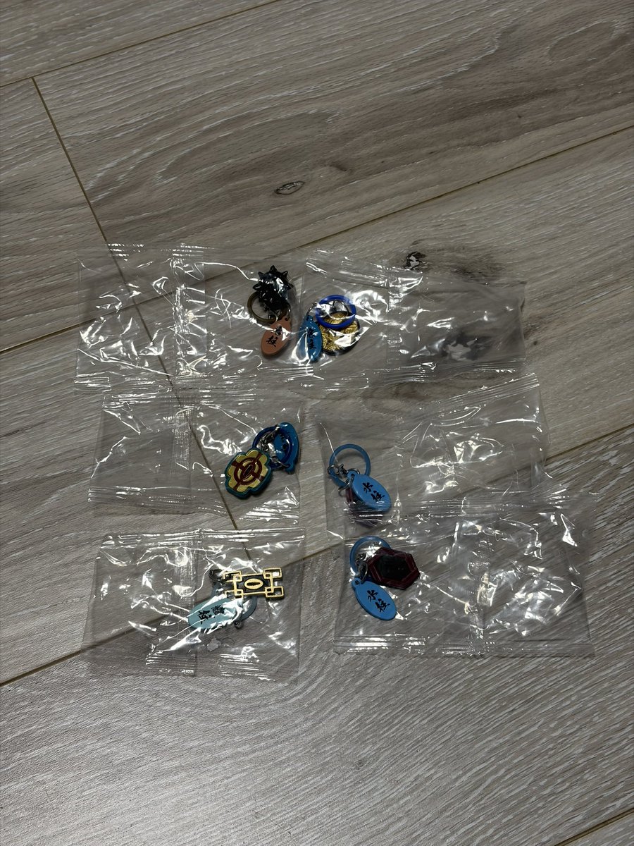20050308s's tweet photo. 鬼滅の刃　日輪刀めじるしマスコット　ガチャガチャ　交換

譲: 富岡義勇×2時透無一郎 伊黒小芭 宇髄天元 悲鳴嶼行冥

求:定価+送料での買取>胡蝶しのぶ>煉獄杏寿郎

まとめての方優先させていただきます。
お声掛けお待ちしております。 https://t.co/JhFbOXRAga