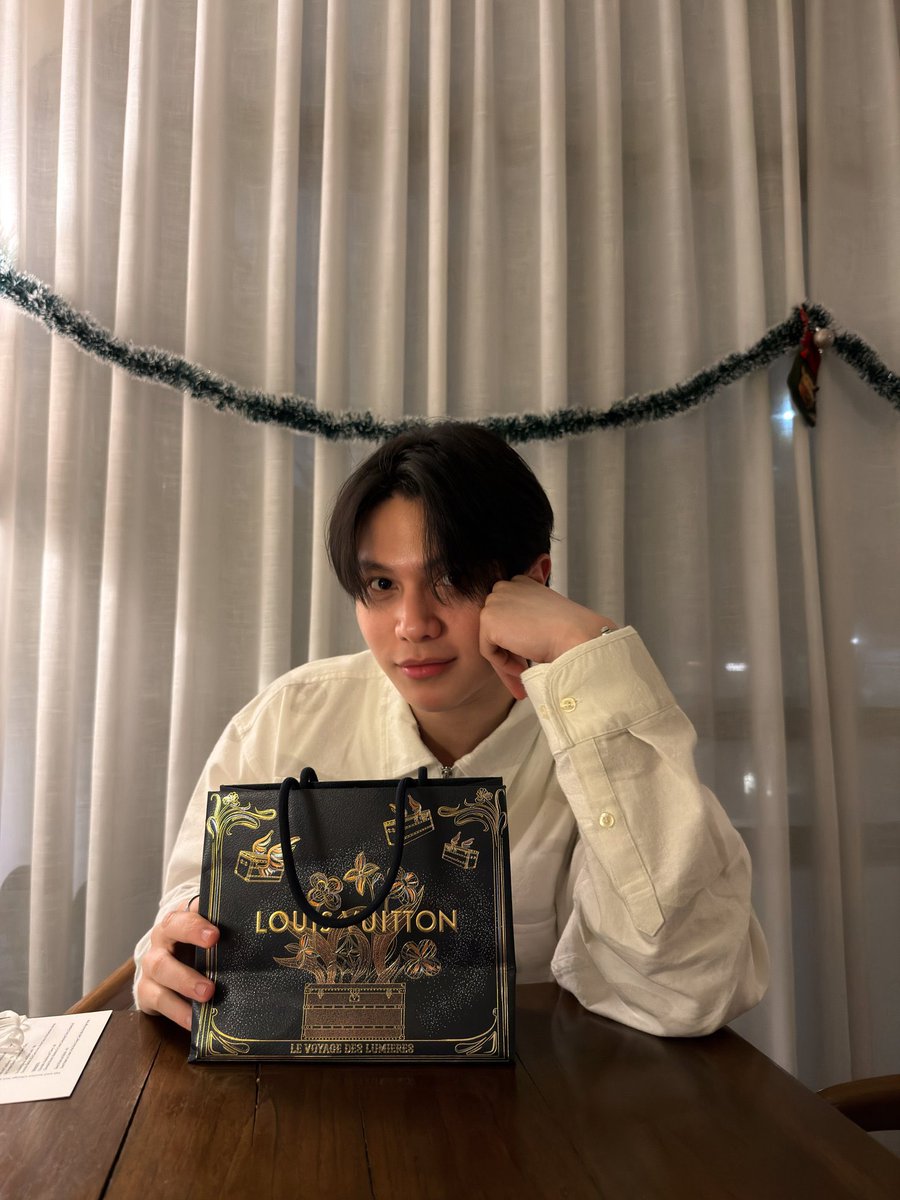3allenan9le's tweet photo. ตั้งแต่ไอเจอยูนะ ไอมองคนบนโลกนี้หล่อน้อยลงจริงๆ ยูเปนสแตนดาร์ดใหม่ในชีวิตไอ https://t.co/SKsFYMx9Ap