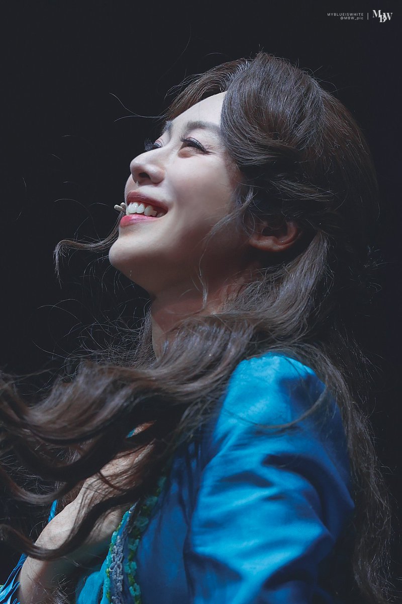 MBW_pic's tweet photo. 26.07.29 드라큘라 낮공 커튼콜
미나 머레이 役 #조정은

나의 맘의 빛 태양이 아니라 그대 눈빛
그 사랑만이 내 마음을 밝게 해 https://t.co/MY1SwnKd5v