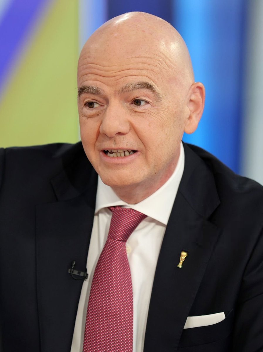 ActuFoot_'s tweet photo. 🚨🚨 L’UEFA SORT UN NOUVEAU COMMUNIQUÉ SUITE À LA DATE LIMITE FIXÉE PAR GIANNI INFANTINO DANS SON PROJET DE VENTE DE PARTS DE LA COUPE DU MONDE. 👇

« Aujourd’hui, nous avons appris la date limite fixée par la FIFA aux associations pour soutenir leurs propositions ou le retrait de l’offre de paiement unique. 

Cela dit tout ce que vous devez savoir sur ce plan.

Après avoir discuté avec de nombreuses parties prenantes à travers le jeu, l’UEFA sait qu’il y a une opposition importante et croissante au projet de la FIFA. 

La FIFA ne peut pas continuer à utiliser notre sport pour s’enrichir eux-mêmes et leurs amis. Nous pouvons développer le jeu correctement. 

Il est temps de donner la priorité aux associations, clubs, ligues, joueurs et fans. »

🗞️ communiqué