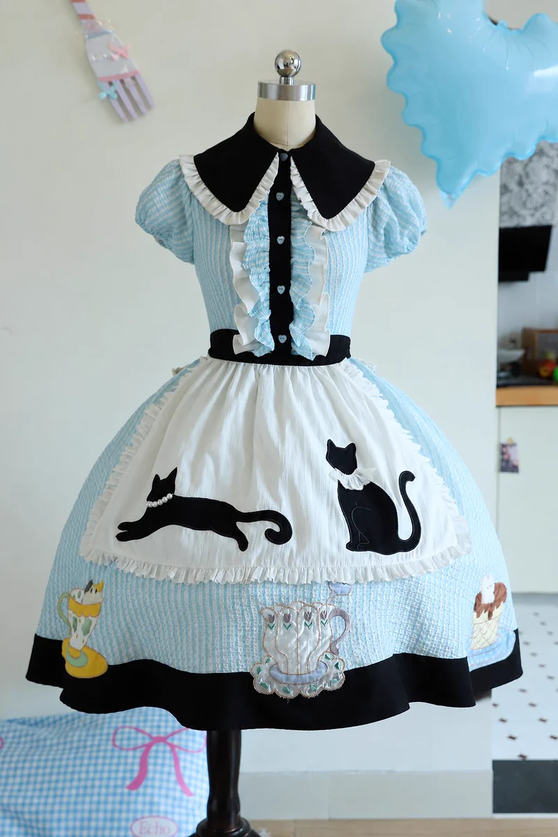 Belchic na platformě X: „🫖🖤ティーカップと黒猫のアリス風ドレス