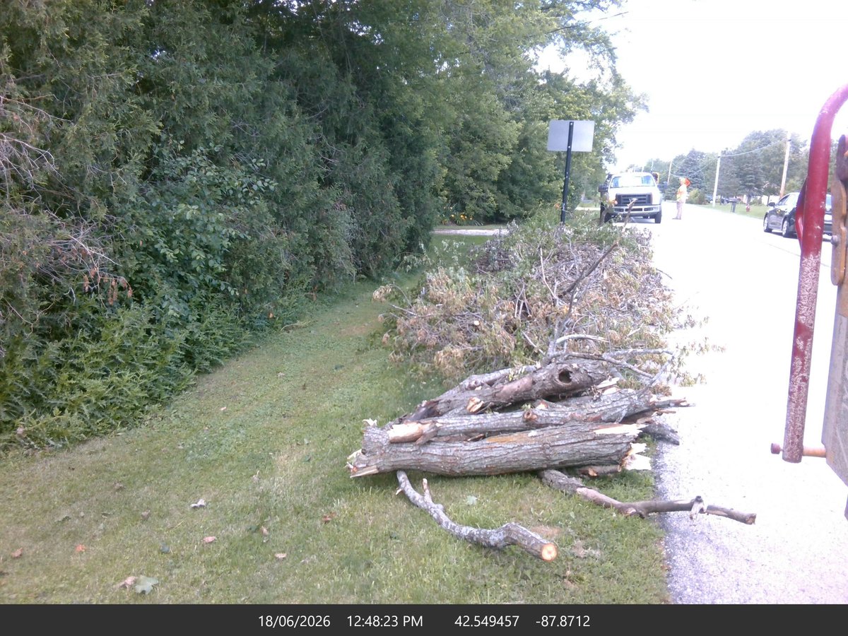 PlPrairieWI's tweet photo. Due to the recent storms, the Village of Pleasant Prairie is offering free curbside storm debris collection for Village residents.

Residents with tree limbs, brush and other storm-related debris can call Public Works at 262-925-6700 to schedule a pickup from 8/3 - 8/5 https://t.co/Cz8gpVrRyV
