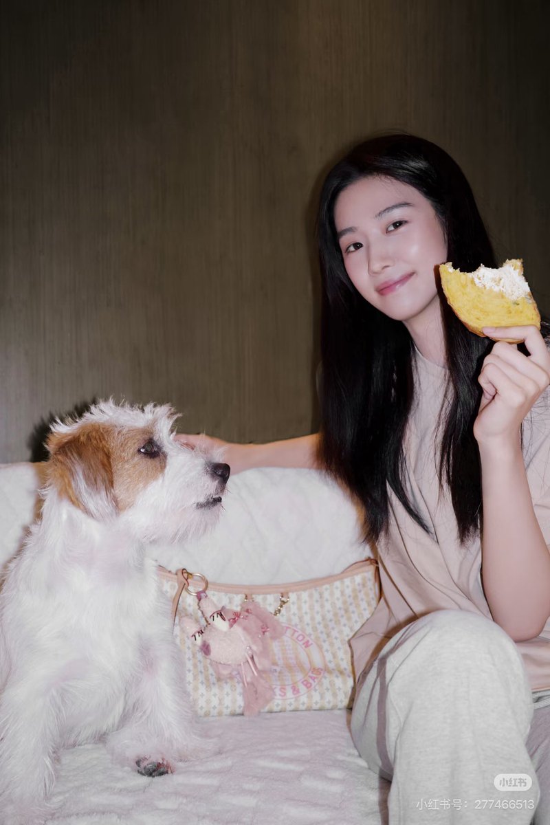 for0927x's tweet photo. 260729 Lu Yuxiao XHS update

“I call it bean fireworks 🎆🍊 
It looks like there's a dog having its eye on my bread slice 🤔”

#LuYuxiao #卢昱晓 https://t.co/8Rg2i4nZu3
