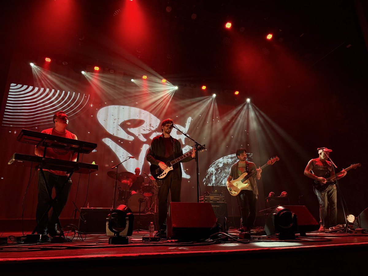 ninamoosh's tweet photo. Red Vox @ Thalia Hall Chicago from the barricade!! @VinnyVinesauce @redvoxband https://t.co/nj2UrNJIXN