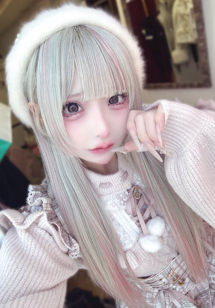 ymn0211_'s tweet photo. どっちがすきですか？交互に白ピンク繰り返してて優柔不断すぎる https://t.co/7qAHaOruCv