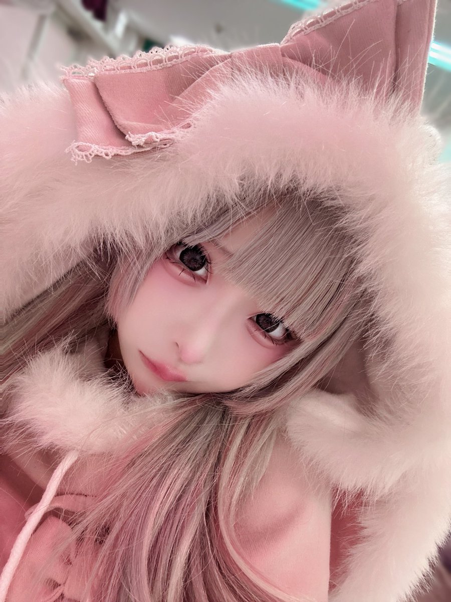 ymn0211_'s tweet photo. どっちがすきですか？交互に白ピンク繰り返してて優柔不断すぎる https://t.co/7qAHaOruCv