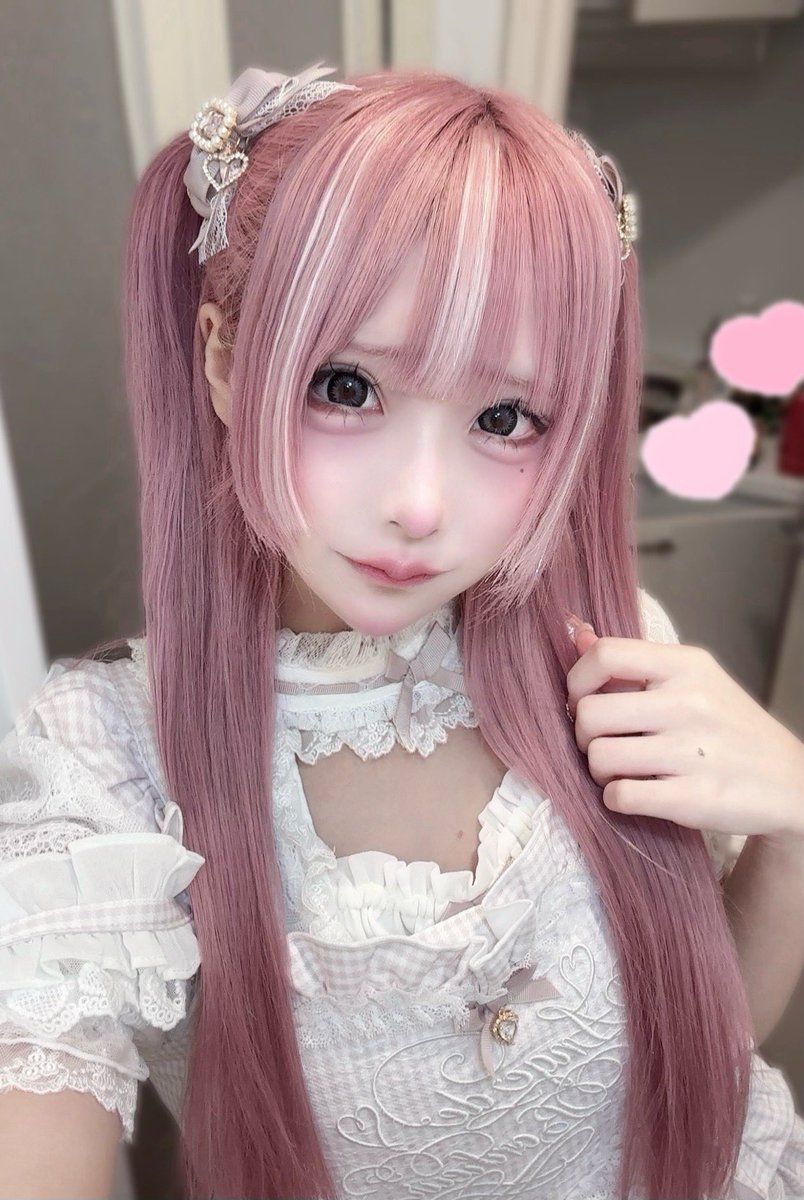 ymn0211_'s tweet photo. どっちがすきですか？交互に白ピンク繰り返してて優柔不断すぎる https://t.co/7qAHaOruCv