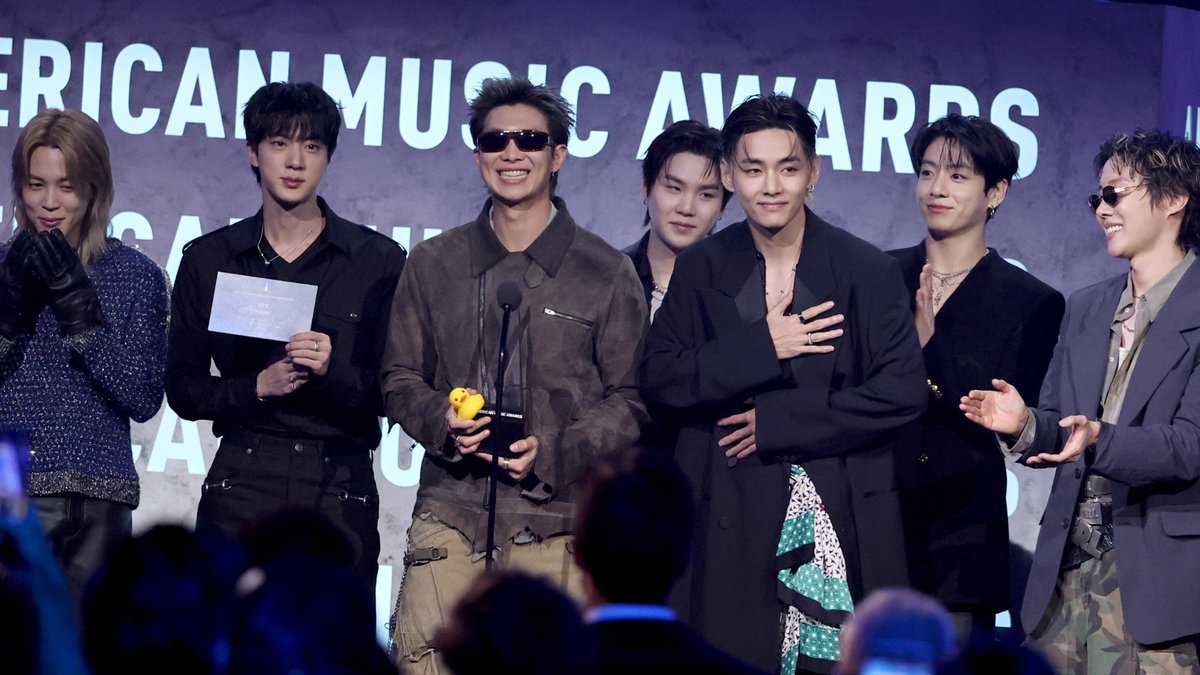 HugoGloss's tweet photo. BTS rejeita Grammy 2027 após atitude da Academia e expõe motivo; vem entender: https://t.co/10CDKiMrgb (📸: Getty) https://t.co/rNmmyyC9Fi