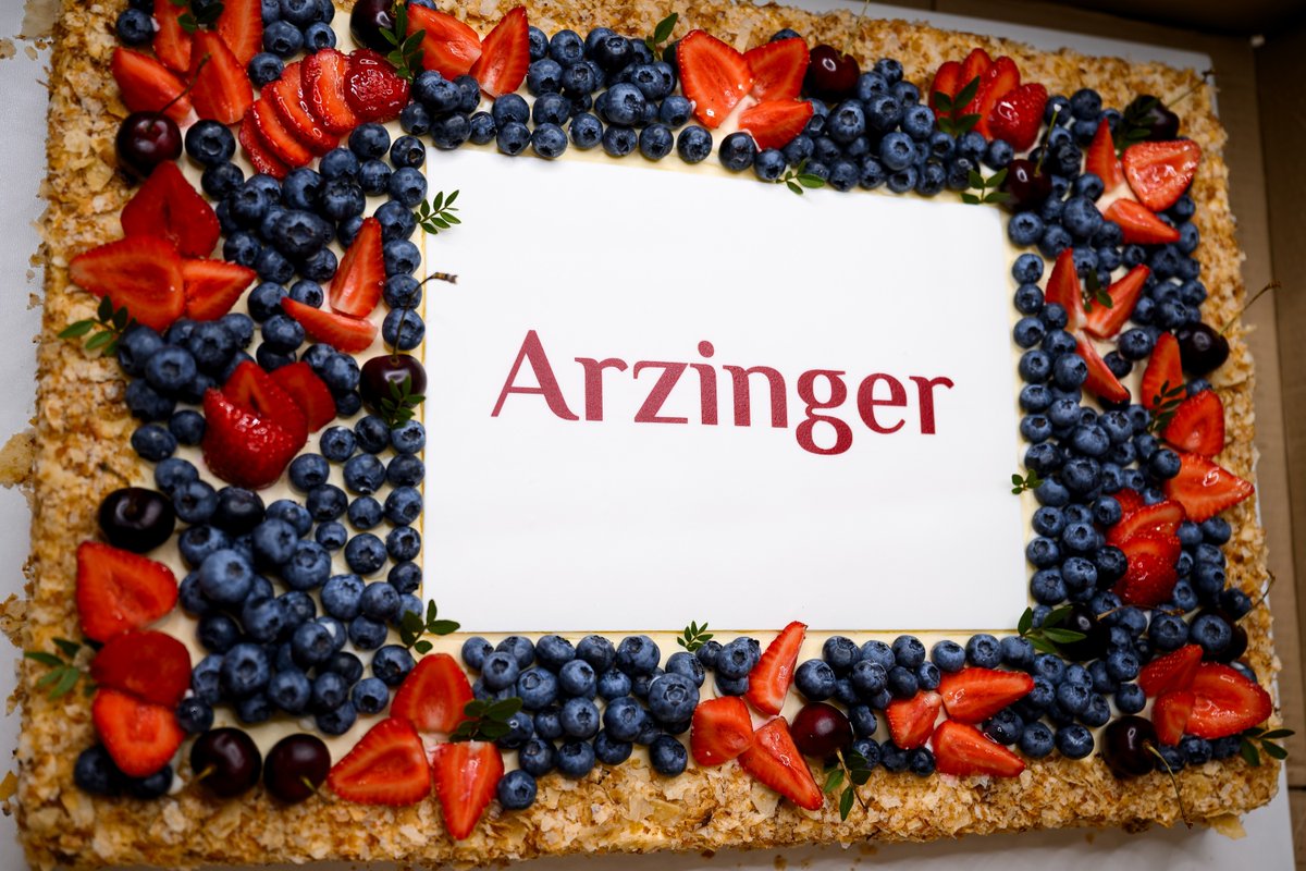 APB_w_RB's tweet photo. Поздравляем ARZINGER с 20-летием! ARZINGER - первая международная юридическая фирма в 🇧🇾, один из лидеров в сопровождении инвестиций, M&amp;A, GR и переговорах. 
ARZINGER и @APB_w_RB уже более 7 лет являются надежными партнерами и добрыми друзьями. 
Желаем дальнейшего развития! https://t.co/SPyzQCShjB