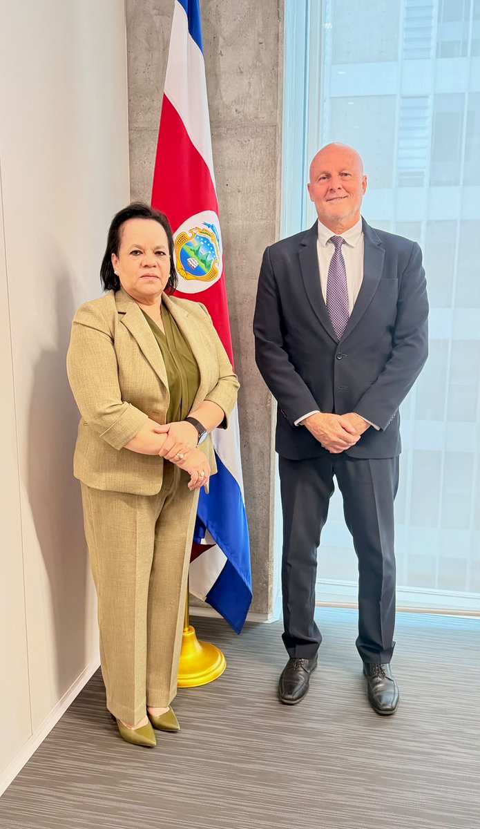 PNUD_CR's tweet photo. El día de ayer, Sandra Sosa, Representante Residente de la Oficina del PNUD en Costa Rica, se reunió con el Sr. Sthepan Brunner Neibig, Diputado de la Asamblea Legislativa por el partido Pueblo Soberano, para fortalecer las acciones conjuntas en este período legislativo 2026-2030. 

La apuesta por la energía sostenible y el manejo de residuos serán las claves del trabajo y la sinergia entre ambas instancias.

#PNUDenAcción #DesarrolloHumano #AsambleaLegislativa  

@_stephanbrunner @sandrasosa
